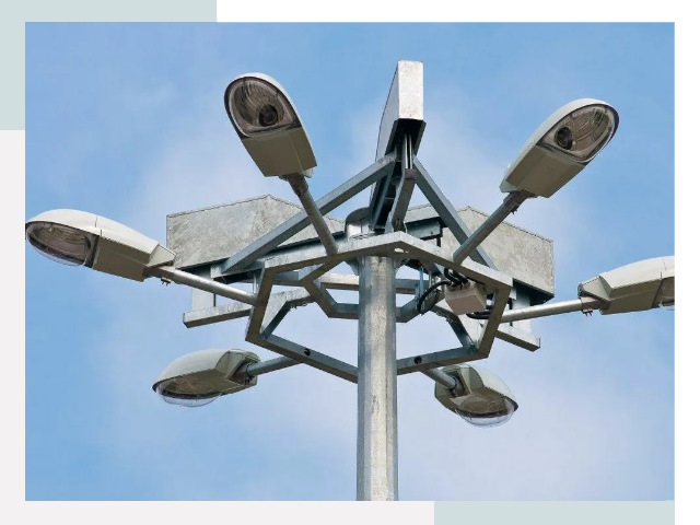 Монтаж осветительных мачт в Камне-на-Оби